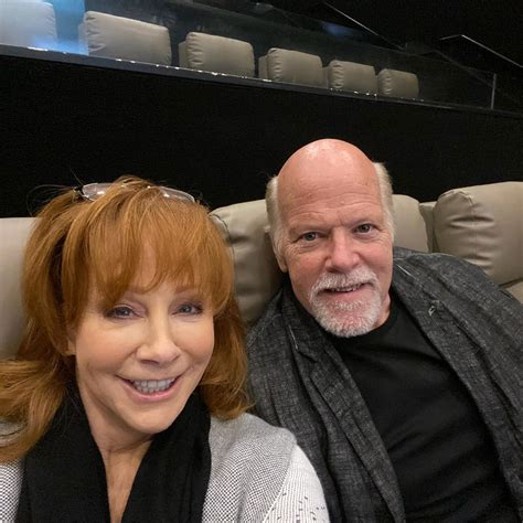 Is reba mcentire dating anyone now